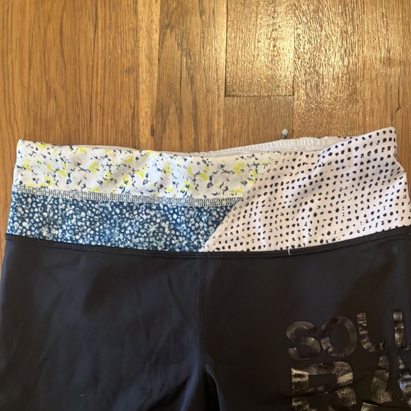Lululemons Soul Barn Capris Size 4 - Picture 4 of 9